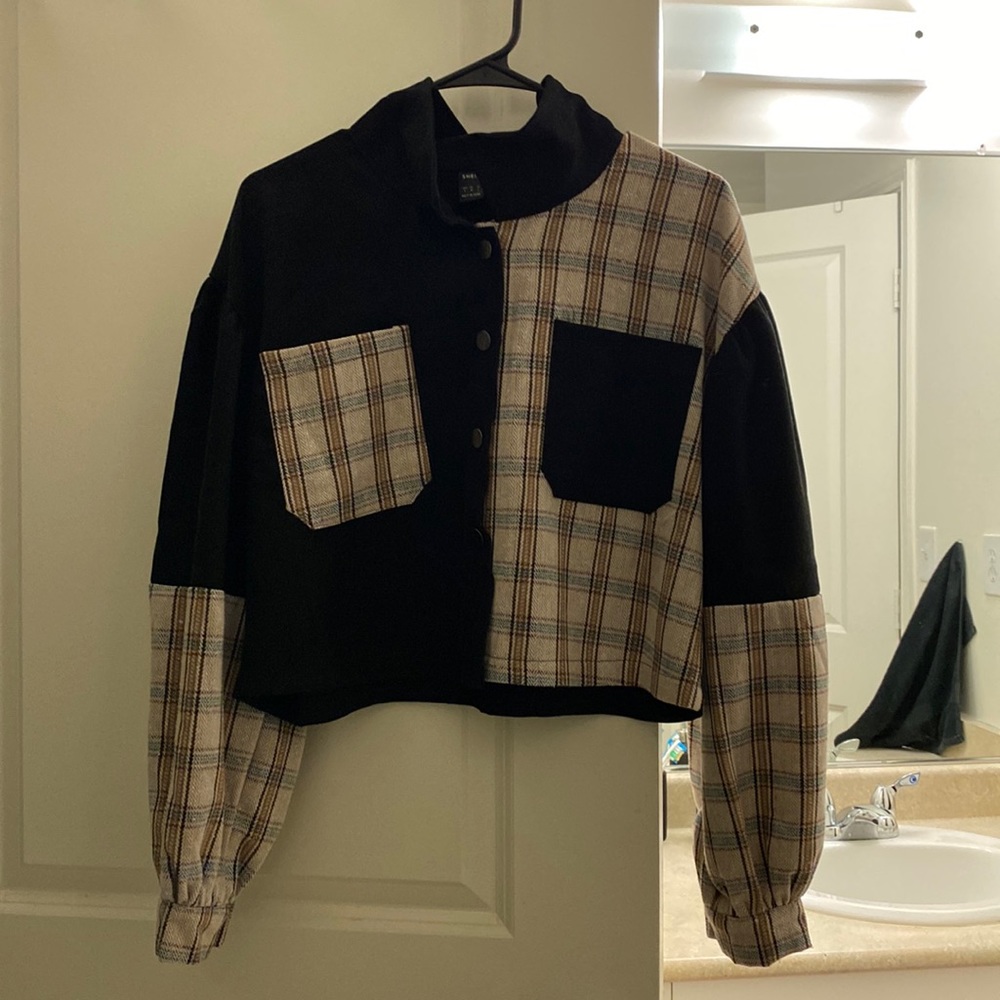 Womens Shein Cropped Plaid Shacket - Never worn!! Size small.